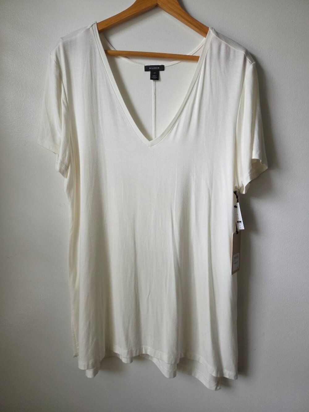 NWT HALOGEN CREAM V NECK SOFT MODAL BLEND TEE SIZE XL